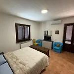 Lori Villa