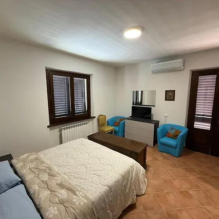 Lori Villa